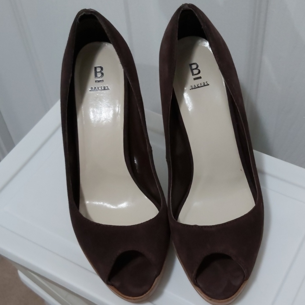 Shoes - Picture 2 of 6